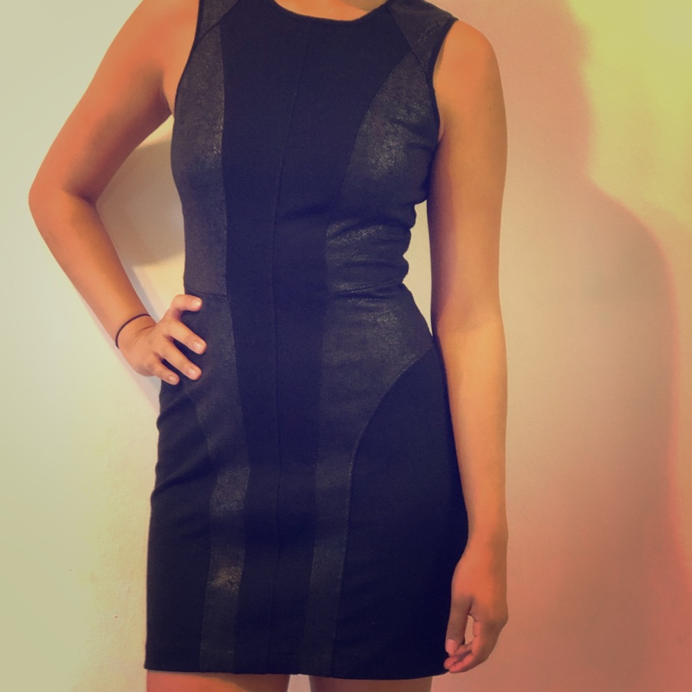 Black fitted cocktail dress by silence + noise